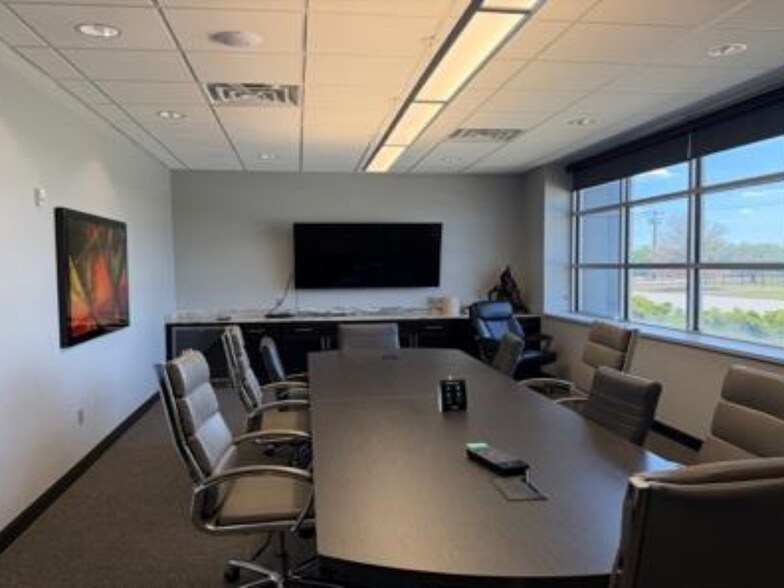 More Photos Of 6707 N Interstate Dr, Norman Warehouse For Lease