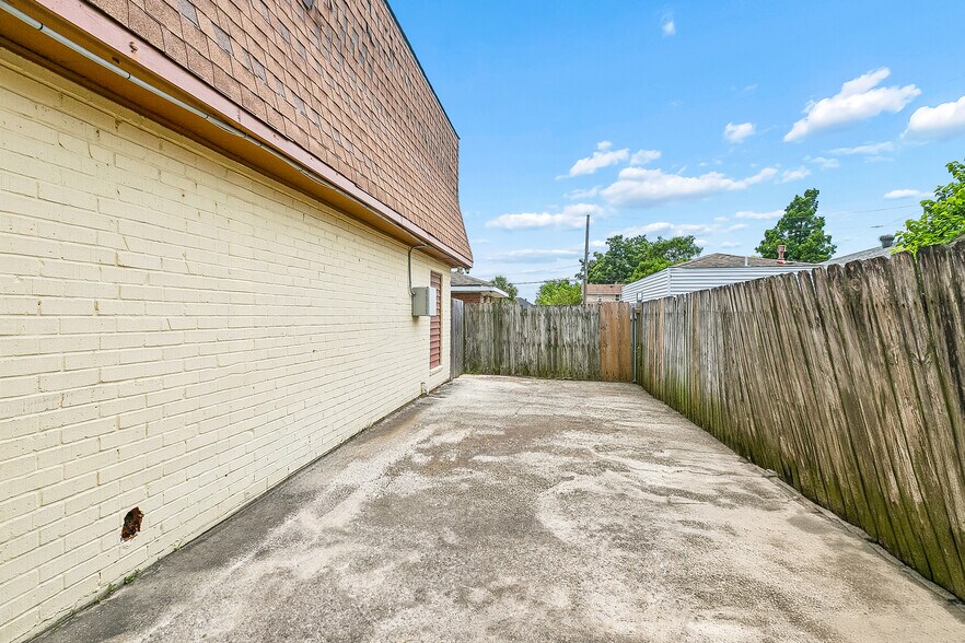 More Photos Of 7820 Means Ave, New Orleans Multifamily For Sale