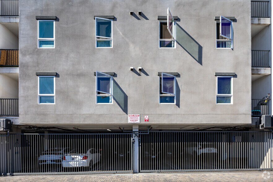 More Photos Of 18528 Chase St, Northridge Apartments For Sale