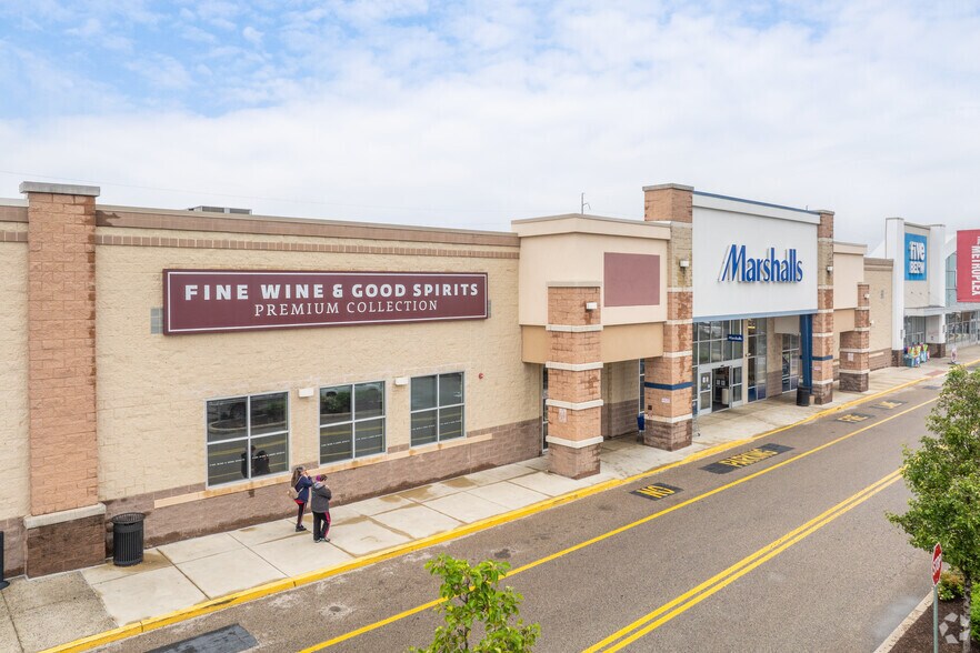 More Photos Of 2400-2470 Chemical Rd, Plymouth Meeting General Retail For Lease