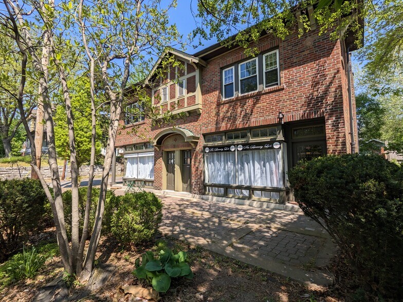 More Photos Of 1900 McCausland Ave, Saint Louis Storefront Retail Office For Lease