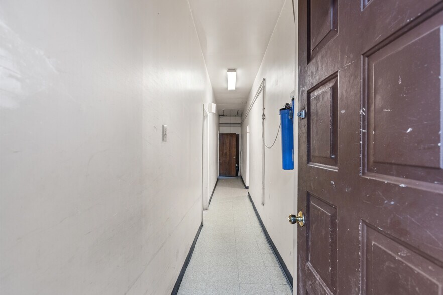 More Photos Of 399 Nottingham Rd, Nottingham General Retail For Sale