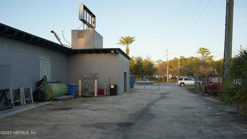 More Photos Of 3366 Philips Hwy, Jacksonville General Retail For Lease