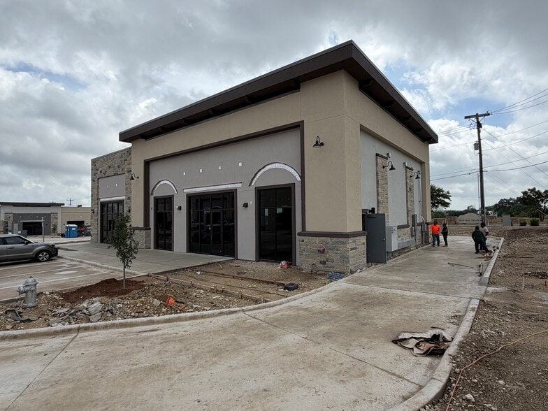 More Photos Of 1012 Municipal Dr, Leander Storefront For Sale