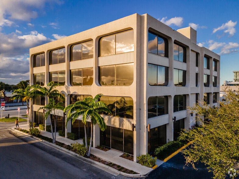 More Photos Of 2691 E Oakland Park Blvd, Fort Lauderdale Office Residential For Lease