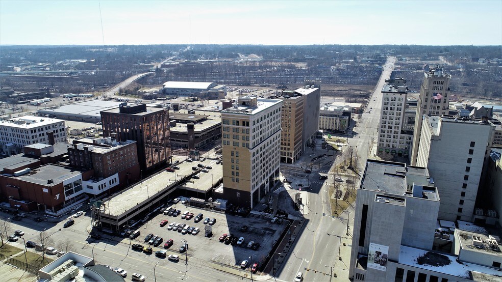 More Photos Of 44 E Federal Plz, Youngstown Hotel For Lease