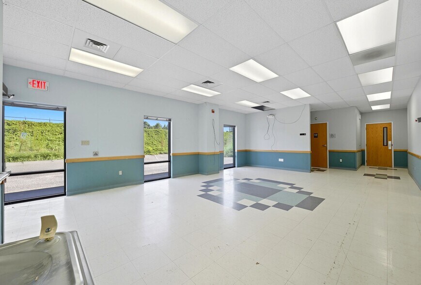 More Photos Of 508-514 Canterbury Rd, Kings Mountain Flex For Sale