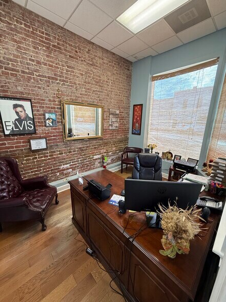 More Photos Of 114 S Broadway St, Tupelo Office For Lease