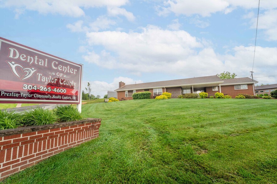 More Photos Of 711 N Pike St, Grafton Office For Sale
