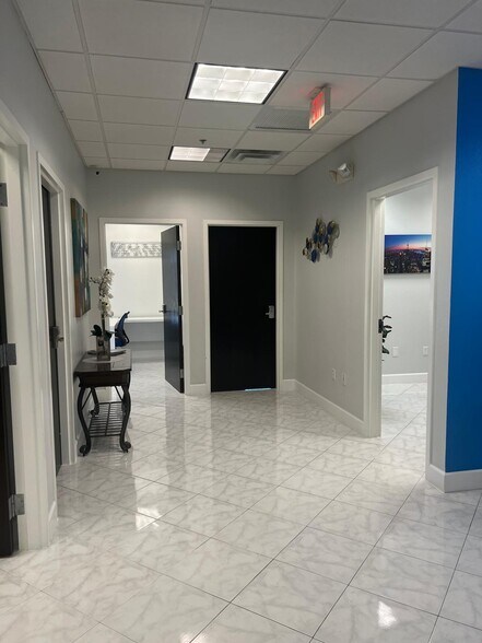 More Photos Of 13538 Village Park Dr, Orlando Office Residential For Lease