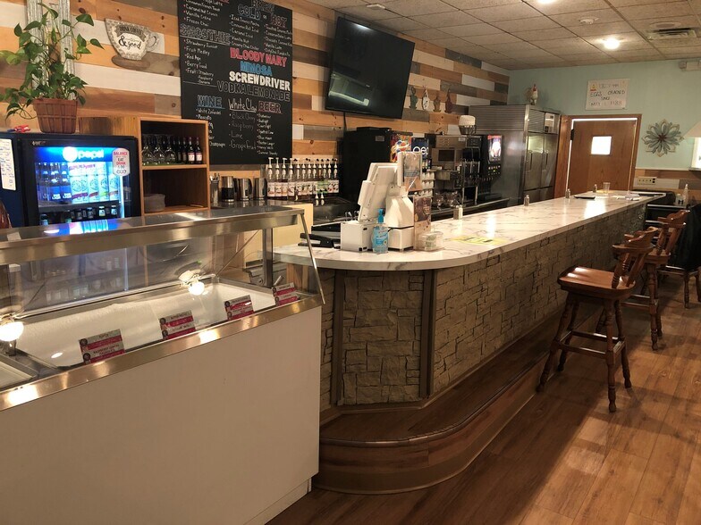 More Photos Of 499 Hill St, Green Lake Restaurant For Sale