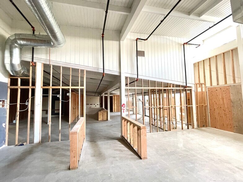 More Photos Of 2520 Santa Monica Blvd, Santa Monica Storefront For Lease