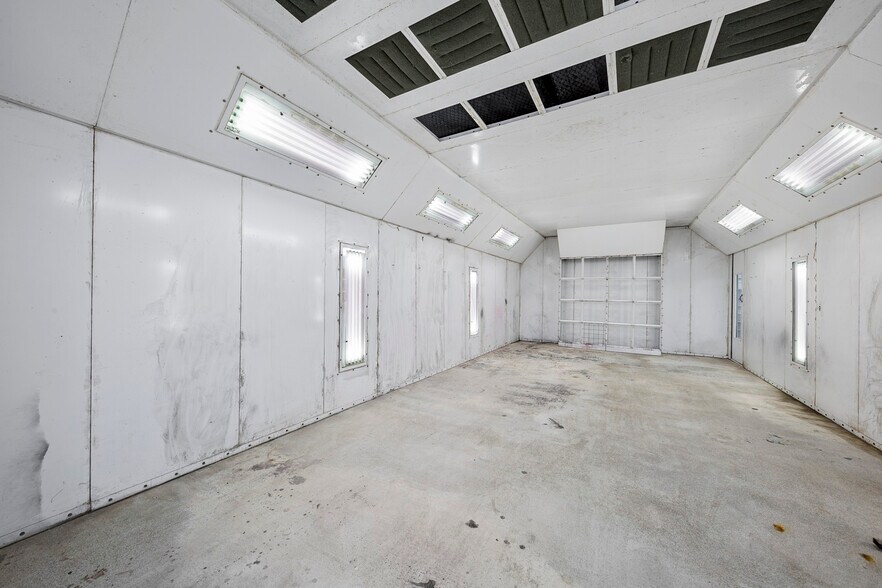 More Photos Of 7215 N Shepherd Dr, Houston Auto Repair For Sale