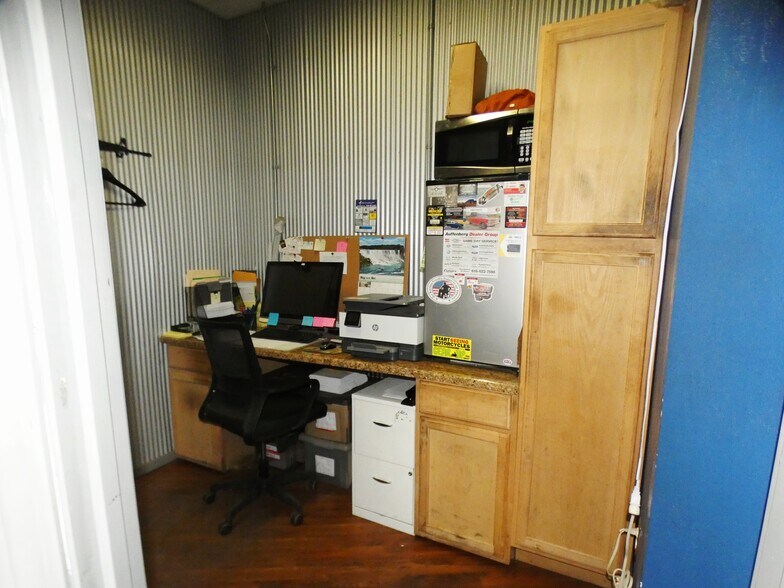 More Photos Of 105 W Water St, Pinckneyville Specialty For Sale