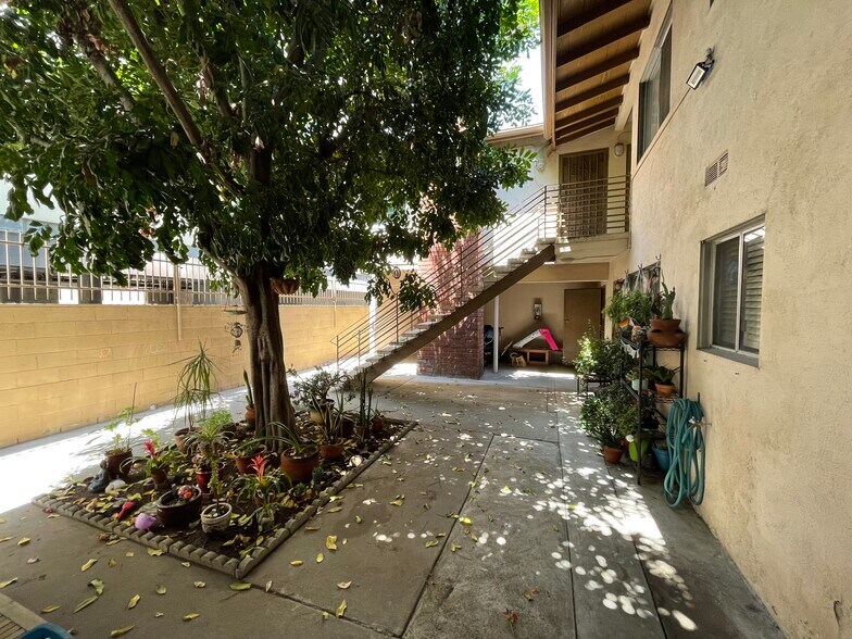 More Photos Of 5237 Cahuenga Blvd, North Hollywood Apartments For Sale
