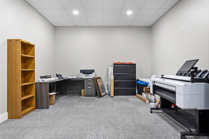 More Photos Of 13334 Seaway Rd, Gulfport Office For Lease