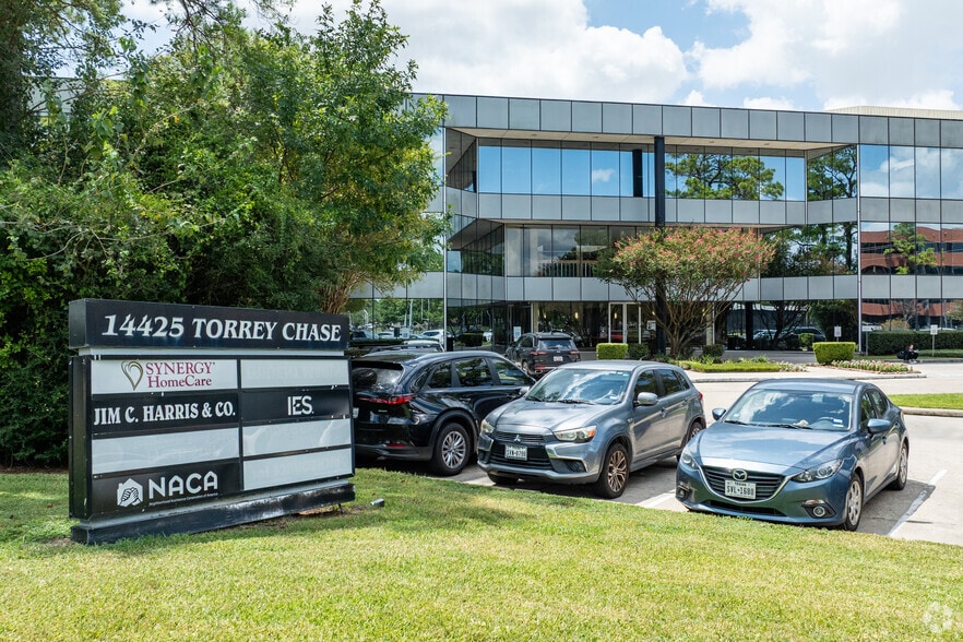More Photos Of 14425 Torrey Chase Blvd, Houston Office For Lease