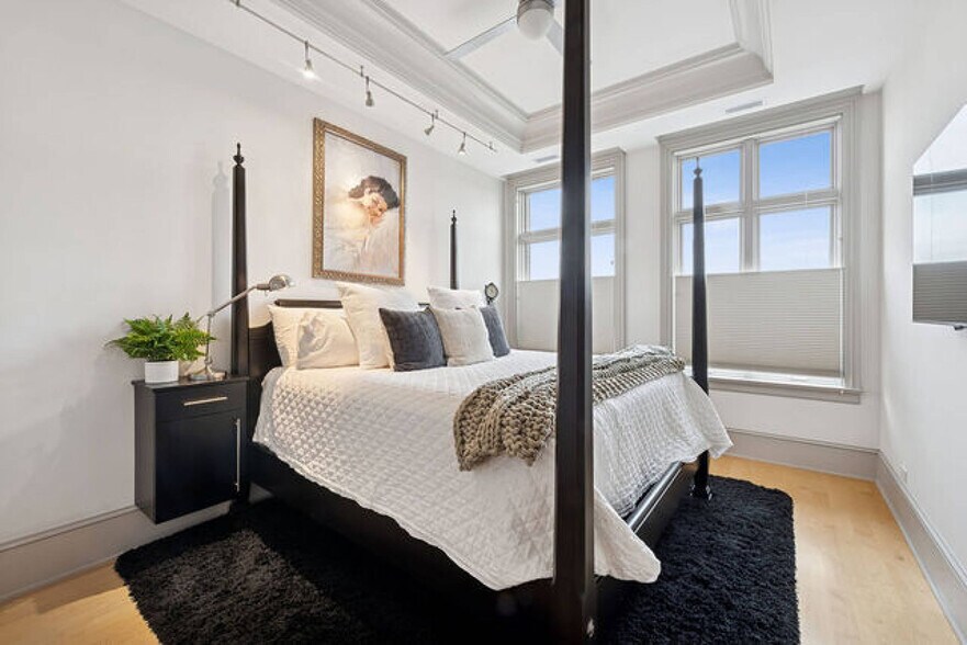 More Photos Of 2217 N Clybourn Ave, Chicago Storefront Retail Residential For Sale