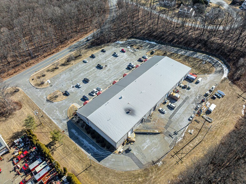 More Photos Of 12 Orben Dr, Landing Showroom For Lease