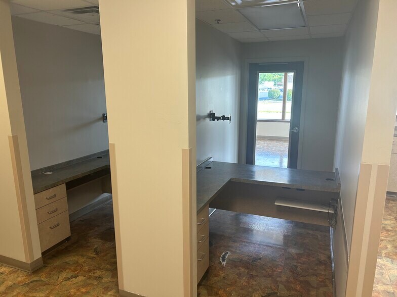 More Photos Of 435 E Columbia St, Springfield Medical For Lease