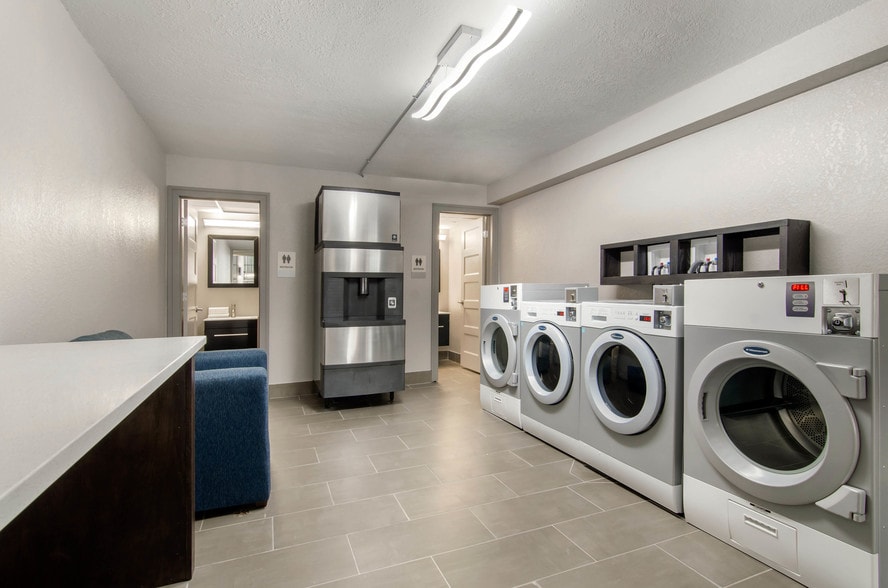 More Photos Of 2700 W 18th Ave, Emporia Hotel For Sale