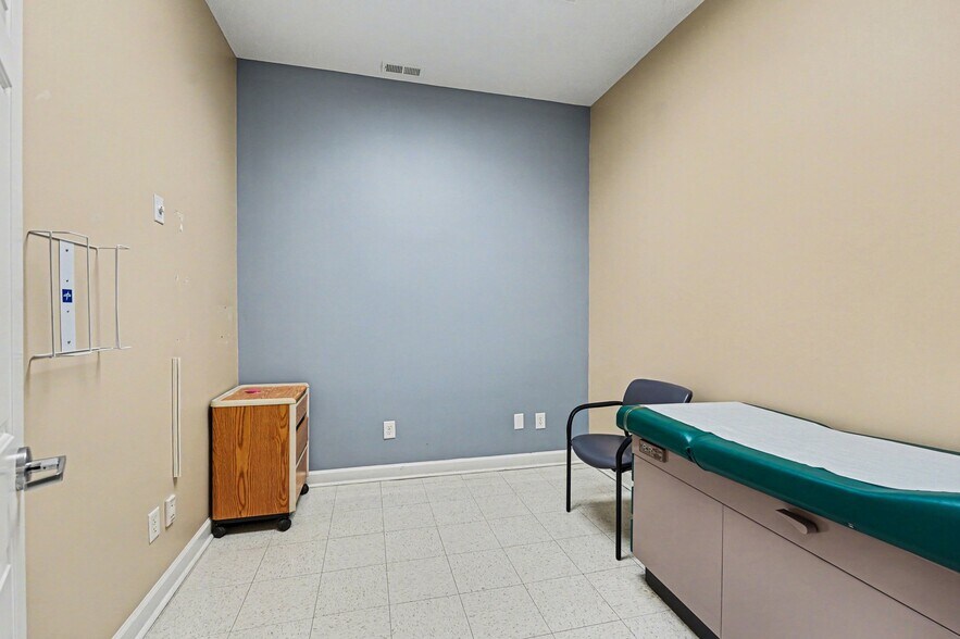 More Photos Of 208 W Salisbury St, Asheboro Medical For Lease