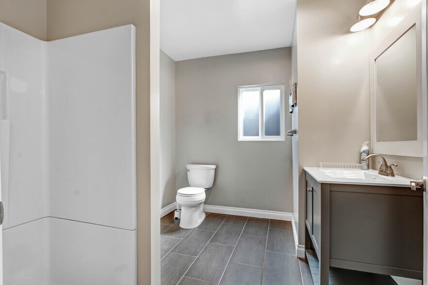 More Photos Of 5709 E Beverly Blvd, Los Angeles Office Residential For Lease