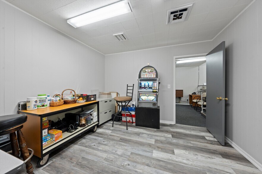 More Photos Of 11 S Cascade St, Kennewick Office For Sale