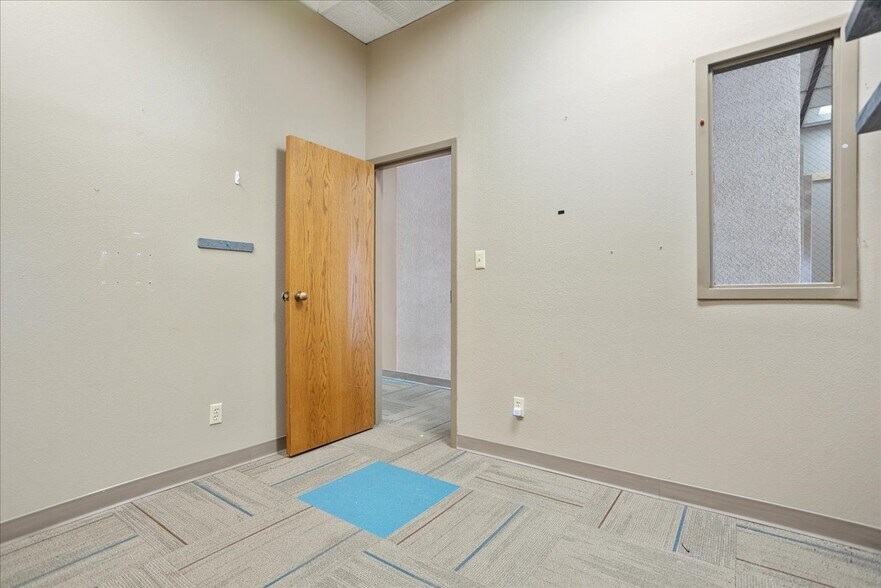 More Photos Of 1904 E 15th St, Cheyenne Office For Sale