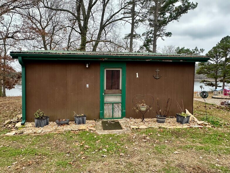 More Photos Of 10 Lease Ln, Theodosia Hotel For Sale