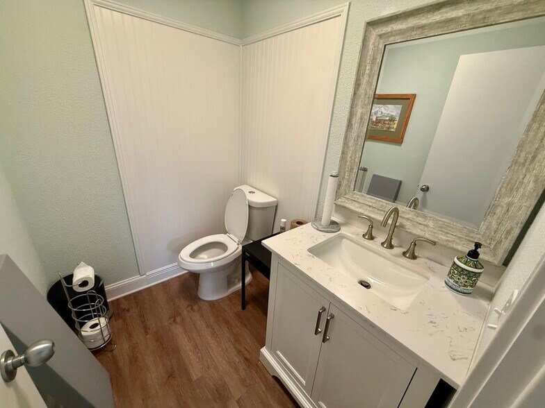 More Photos Of 1411 S 14th St, Fernandina Beach Office For Lease