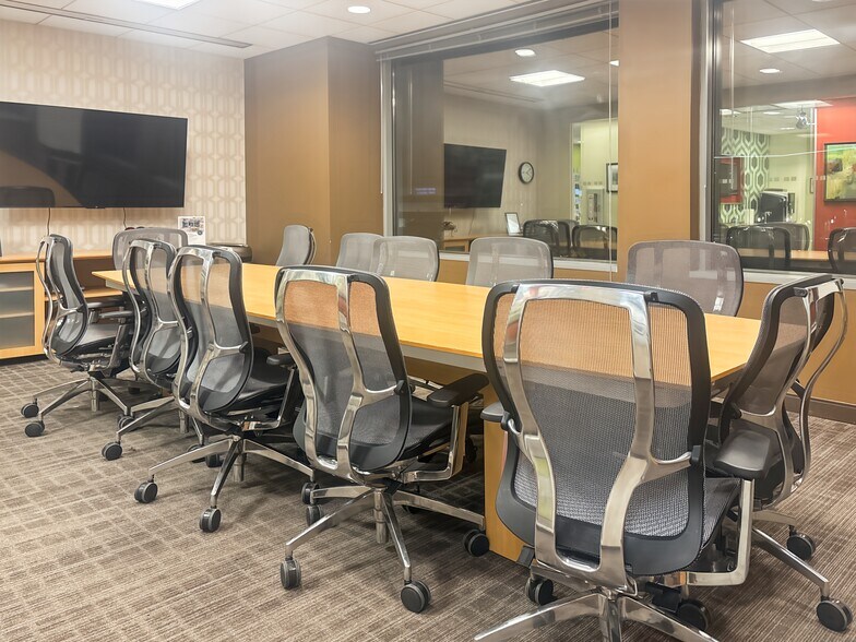 More Photos Of 1333 Burr Ridge Pky, Burr Ridge Coworking Space