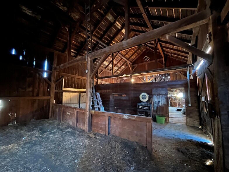 More Photos Of 156 Mount Zion Rd, Marlboro Flex For Sale