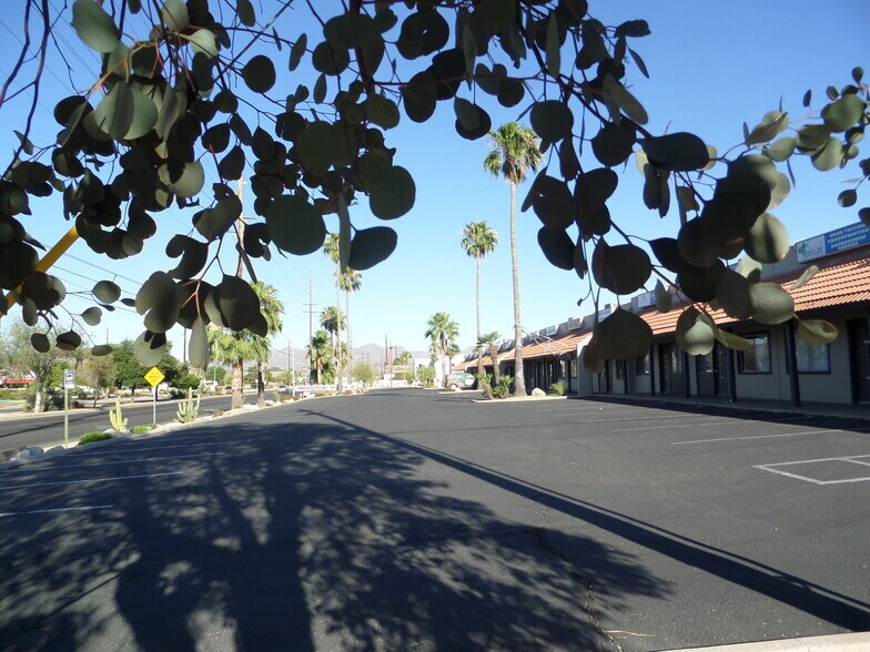More Photos Of 902-934 W Grant Rd, Tucson Light Manufacturing For Lease