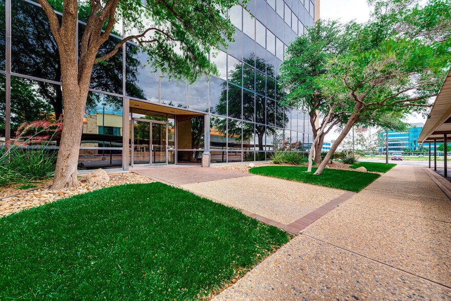 More Photos Of 24 Smith Rd, Midland Office For Lease