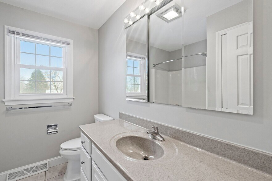 More Photos Of 565 Bay Rd, Queensbury Office For Lease