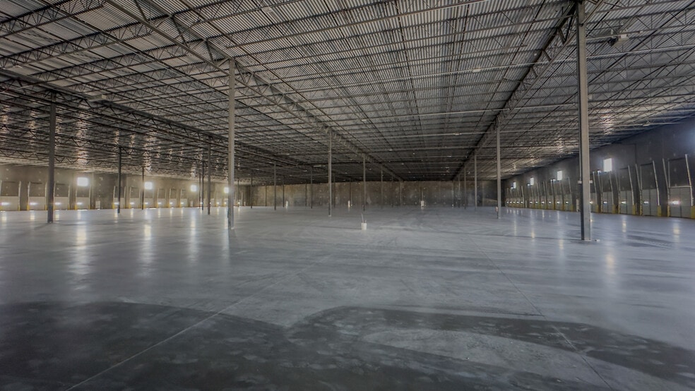 More Photos Of 11750 Gateway Blvd E, Socorro Distribution For Lease