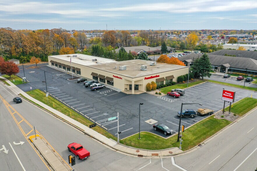 Primary Photo Of 500-520 N Westhill Blvd, Appleton Storefront Retail Office For Lease