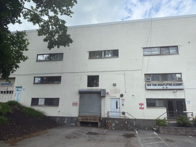 More Photos Of 17 Gramercy Pl, Thornwood Light Distribution For Lease