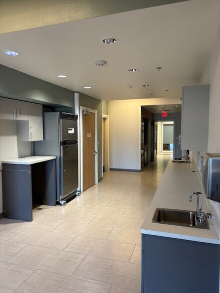 More Photos Of 801 E Debbie Ln, Mansfield Medical For Lease