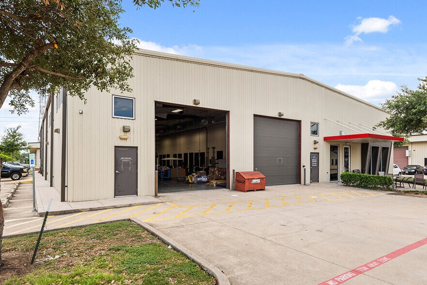 More Photos Of 701 S Persimmon St, Tomball Unknown For Lease