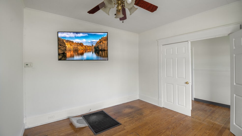 More Photos Of 10729 N Main St, Archdale Loft Creative Space For Sale