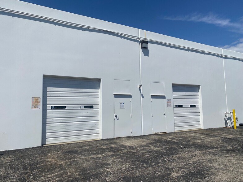 More Photos Of 2335-2361 Westbrooke Dr, Columbus Unknown For Lease