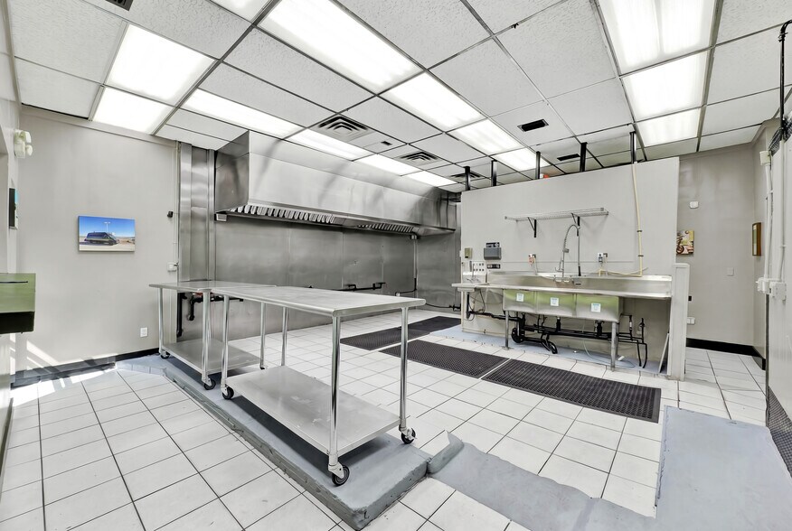 More Photos Of 643 NW 20th St, Miami Freestanding For Sale