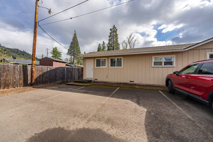 More Photos Of 21990 Highway 62, Shady Cove Healthcare For Sale