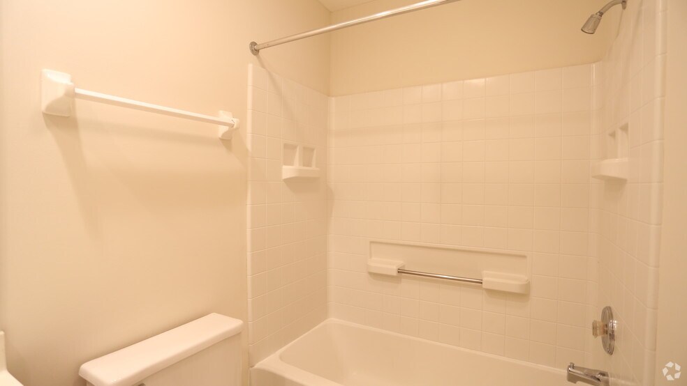 More Photos Of 210 Retreat Ln, Westerville Apartments For Sale