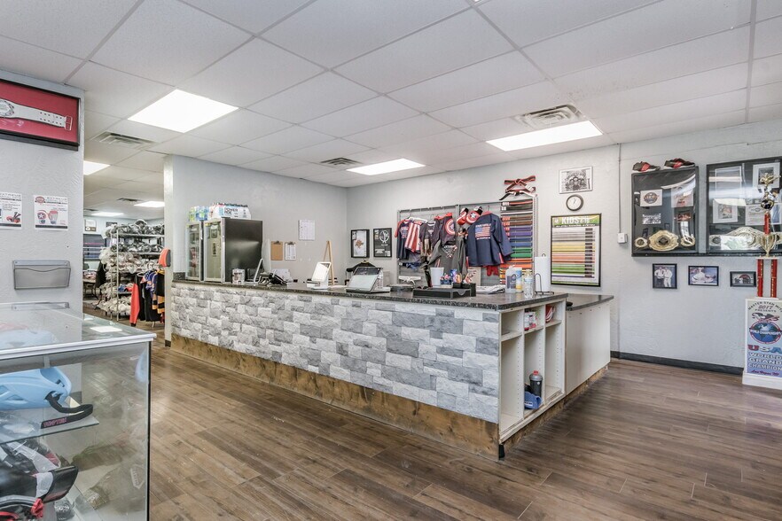 More Photos Of 5740 Canyon Dr, Amarillo Warehouse For Sale