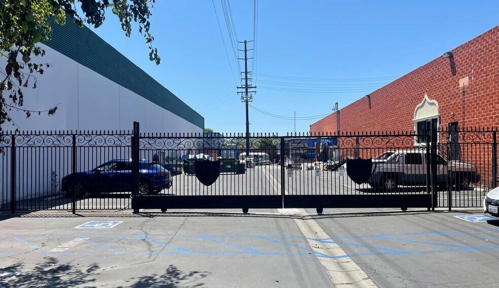 More Photos Of 2811 E Ana St, Rancho Dominguez Warehouse For Sale