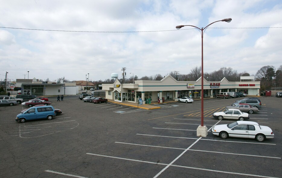 More Photos Of 441-449 E Belt Rd, Richmond Unknown For Lease