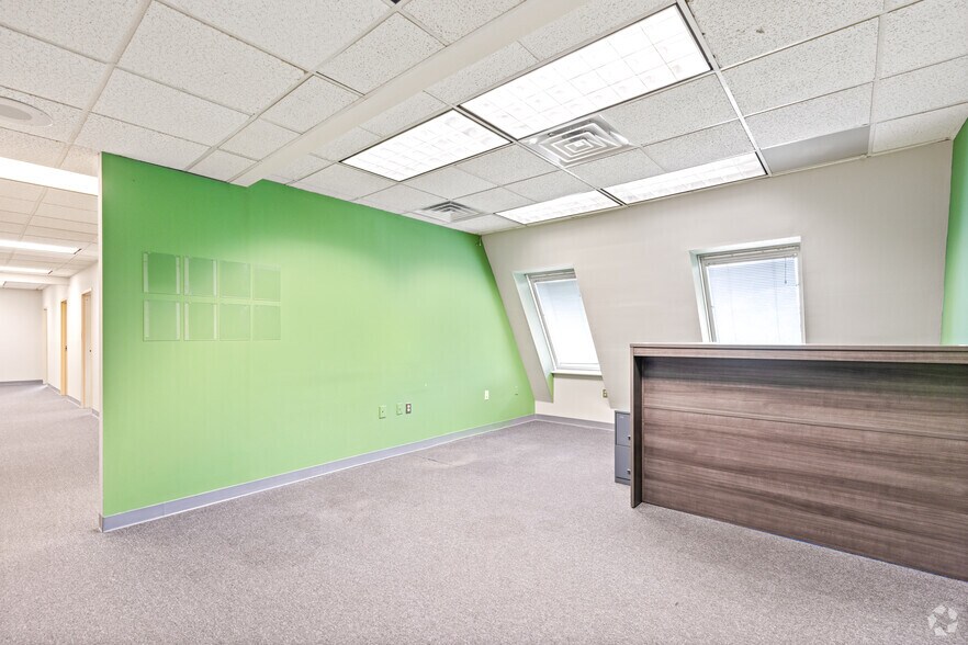 More Photos Of 8233 Old Courthouse Rd, Vienna Office For Sale